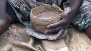 طريقة بدائية لصنع الفخار التشكيل باليد  the initial way to make pottery