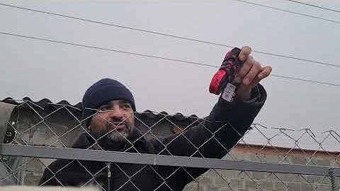 Почему собака писает на ногу хозяина?