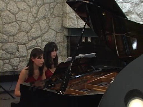 2 Pianos 4 Sisters 8 Hands
