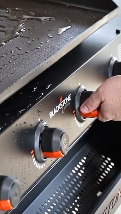 Here’s how to season a Blackstone griddle, Matt Hussey style!