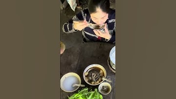 Bữa cơm đơn giản cá kèo kho củ cải.