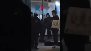 ⭕️ В Москве силовики задержали пикетчика, вышедшего в поддержку певших песни «иноагентов» музыкантов