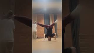 HEADSPINS AT 58Y @urbancenterbrussel4986   #oldschoolfreestyle #breakdance_video #breakdance #bgirl