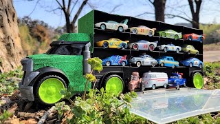 15 cars Tomica (minicar) & big green truck | In the park on a sunny day 15台 カーズトミカ（ミニカー）＆大きな緑トラック