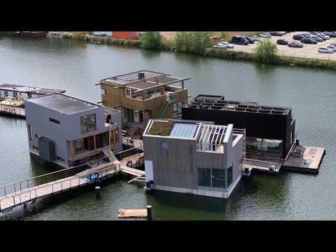 Vidéo: Bâtiment de l'armée suisse converti en une maison alpine moderne