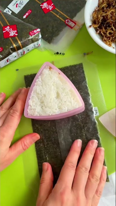 TRIANGLE RICE SANDWICH! Samgak Gimbak! Onigiri! Quick & easy meal!