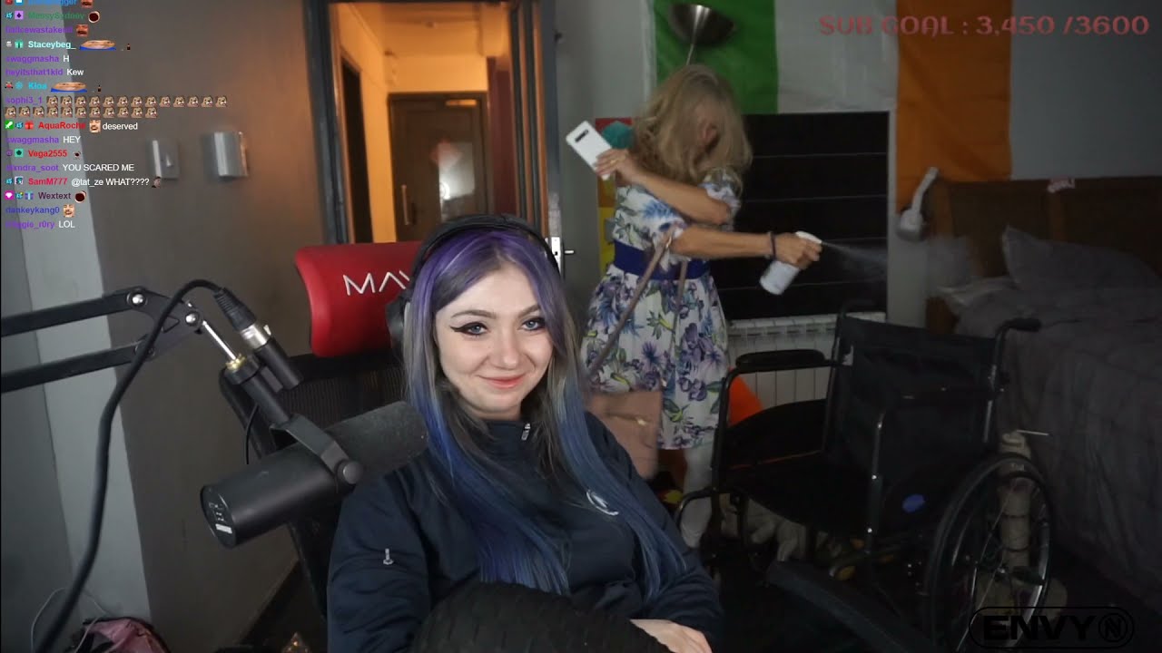 Minx's mom gets too drunk on stream...