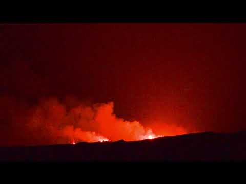 Blick auf Vulkanaktivität von Kreuzung Reykjanesbraut - Grindavikurvegur. 18.03.2024, 21 Uhr