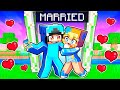 Omz MARRIED A CRAZY FAN GIRL in Minecraft!