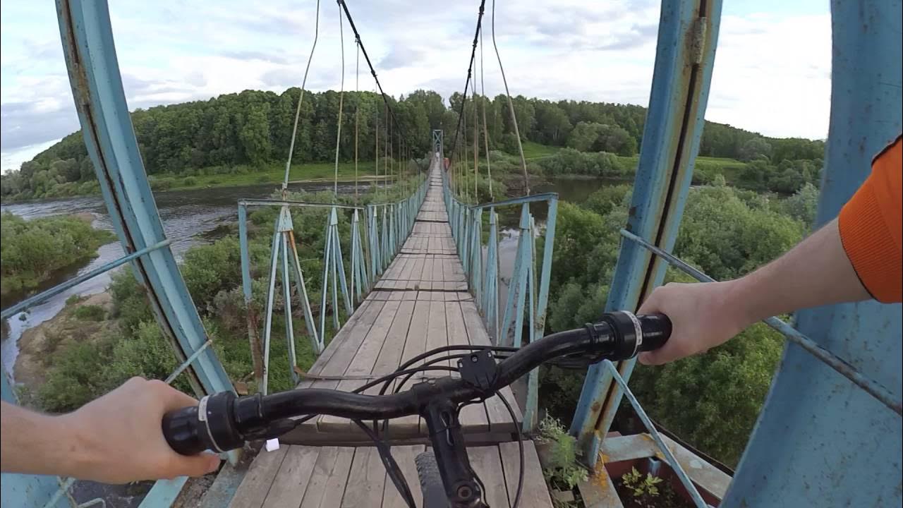 Уровень воды в угре товарково сегодня. Товарково висячий мост. Подвесной мост в Товарково. Товарково Угра мост. Товарково мост через Угру.