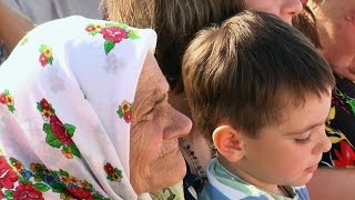 Песня про маму «Росте черешня в мами на городі»