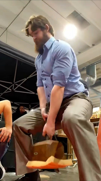 Professor Ross va in BERSERK