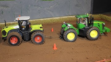 Claas Xerion 5000 vs John Deere 9560R - RC Tractor Tug of War Challenge