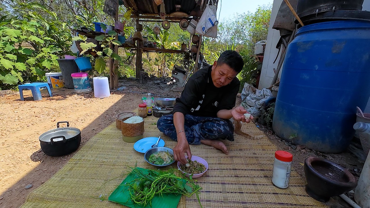 ก้อยปลาน้ำโขงแซ่บๆ มาเด้อพี่น้อง กินข้าวนำบ่าวแอร์