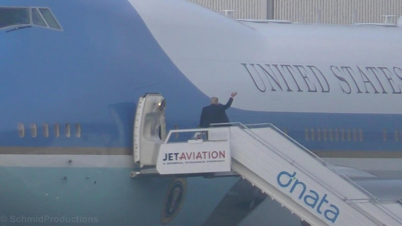 Donald Trump says goodbye to Switzerland (with live ATC/Air Force One