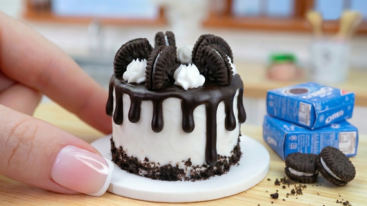 Satisfying Miniature Delicious Oreo Cream Cake Very Easy To Make