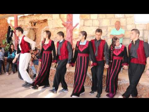 دبكة مهرجان الزيت والزيتون مركز محمود درويش عرابة 10 تصوير امين بشير