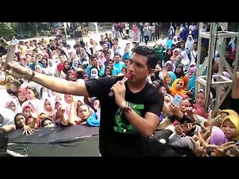 Naff - Kau Masih Kekasihku ( Live In Smanema ) Naff - Kau Masih Kekasihku ( Live In Smanema )