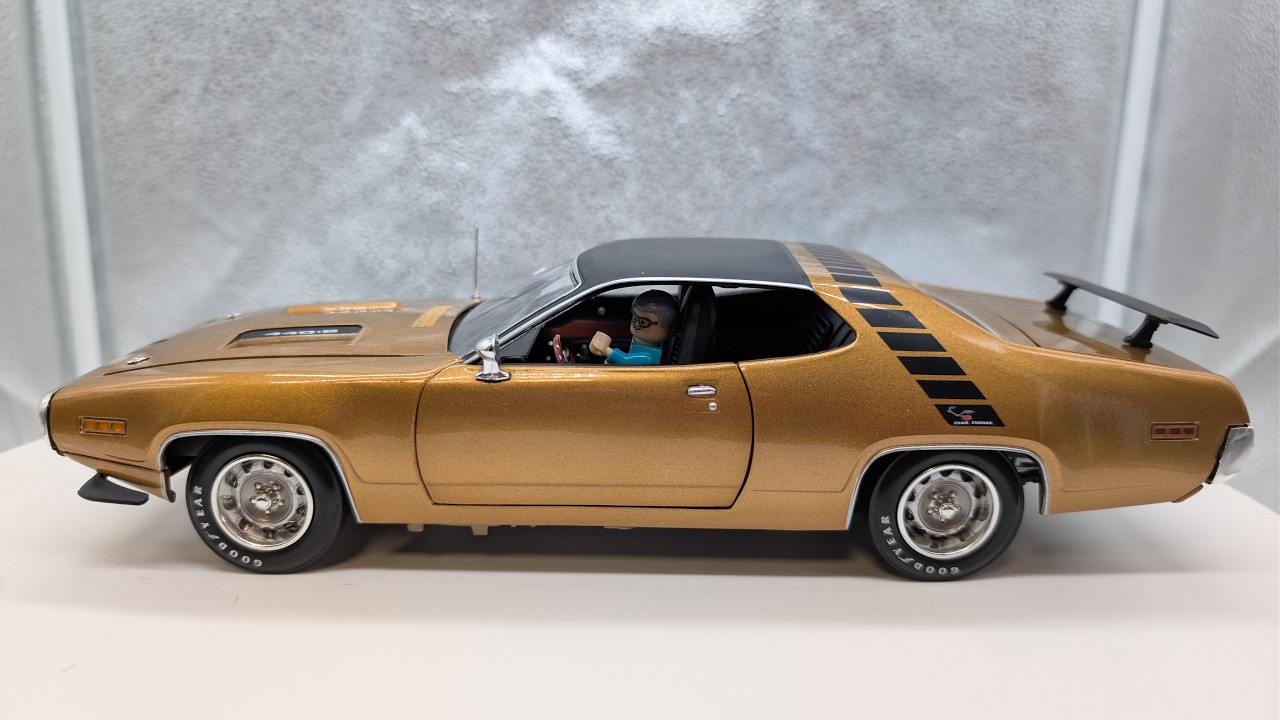 1971 Road Runner Auto World Unboxing & Review 1/18 Scale - YouTube
