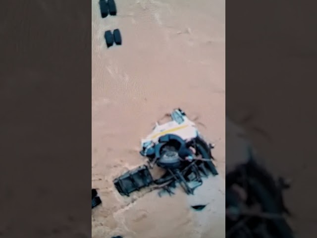 bridge se gira truck: chal rha rescue#shorts #ytnewshorts