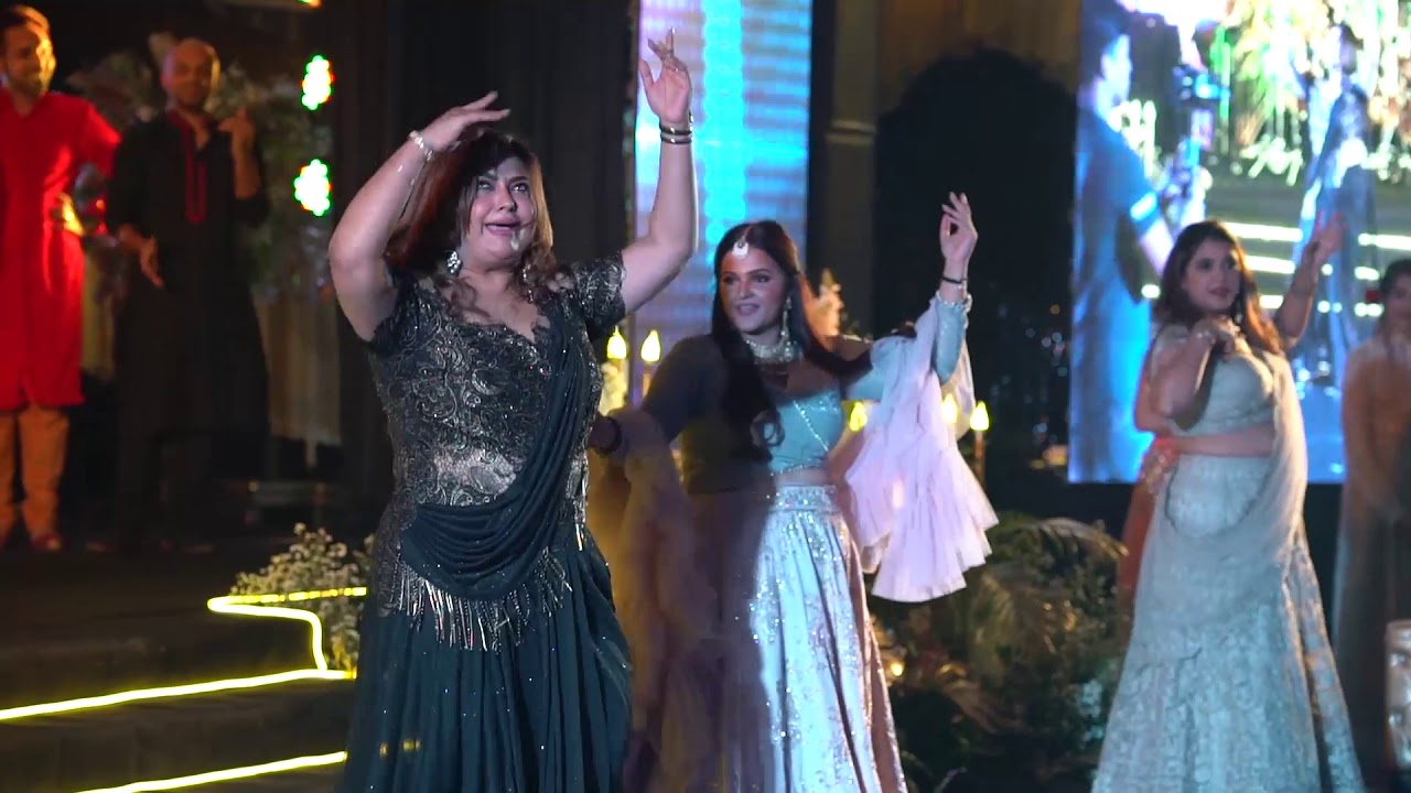 Family Dance Performance Mash Up Old Bollywood Songs Youtube