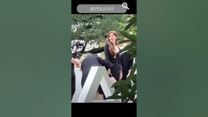 赵露思身穿黑色紧身裙出席宝格丽！赵露思真的好美😍 - 天天要闻