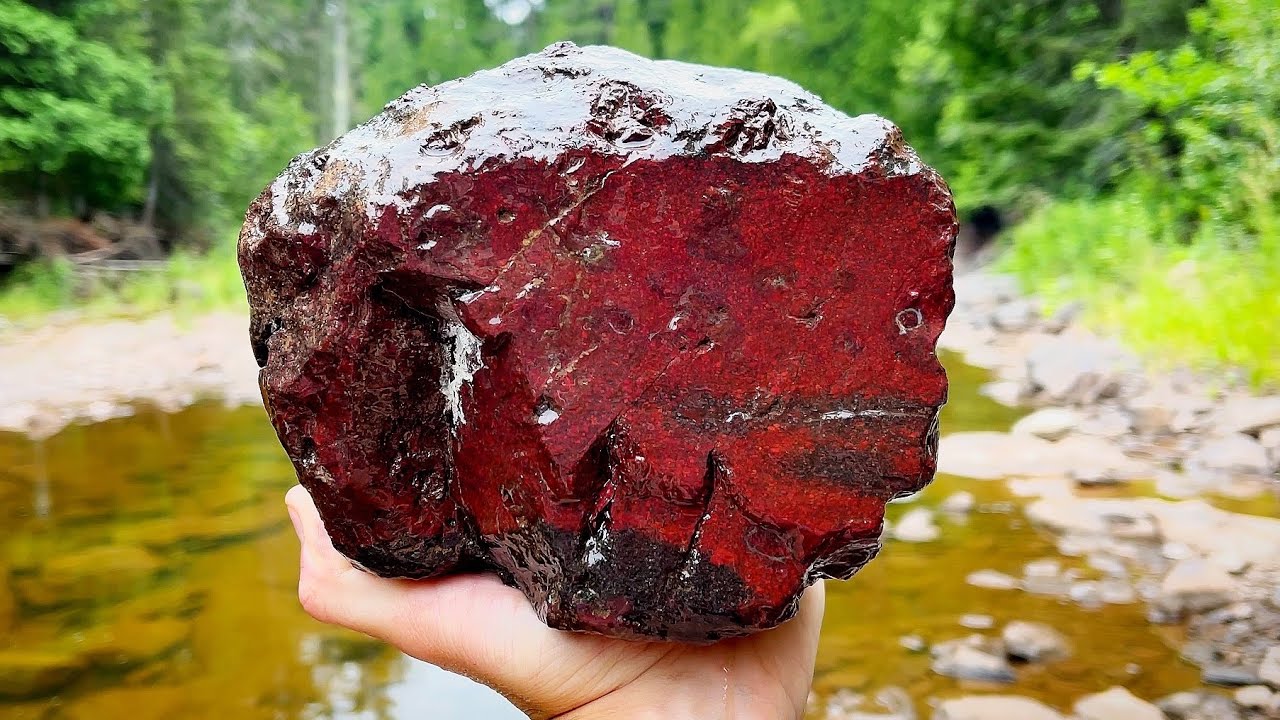 Raw Red Jasper Crystal • The Green Crystal