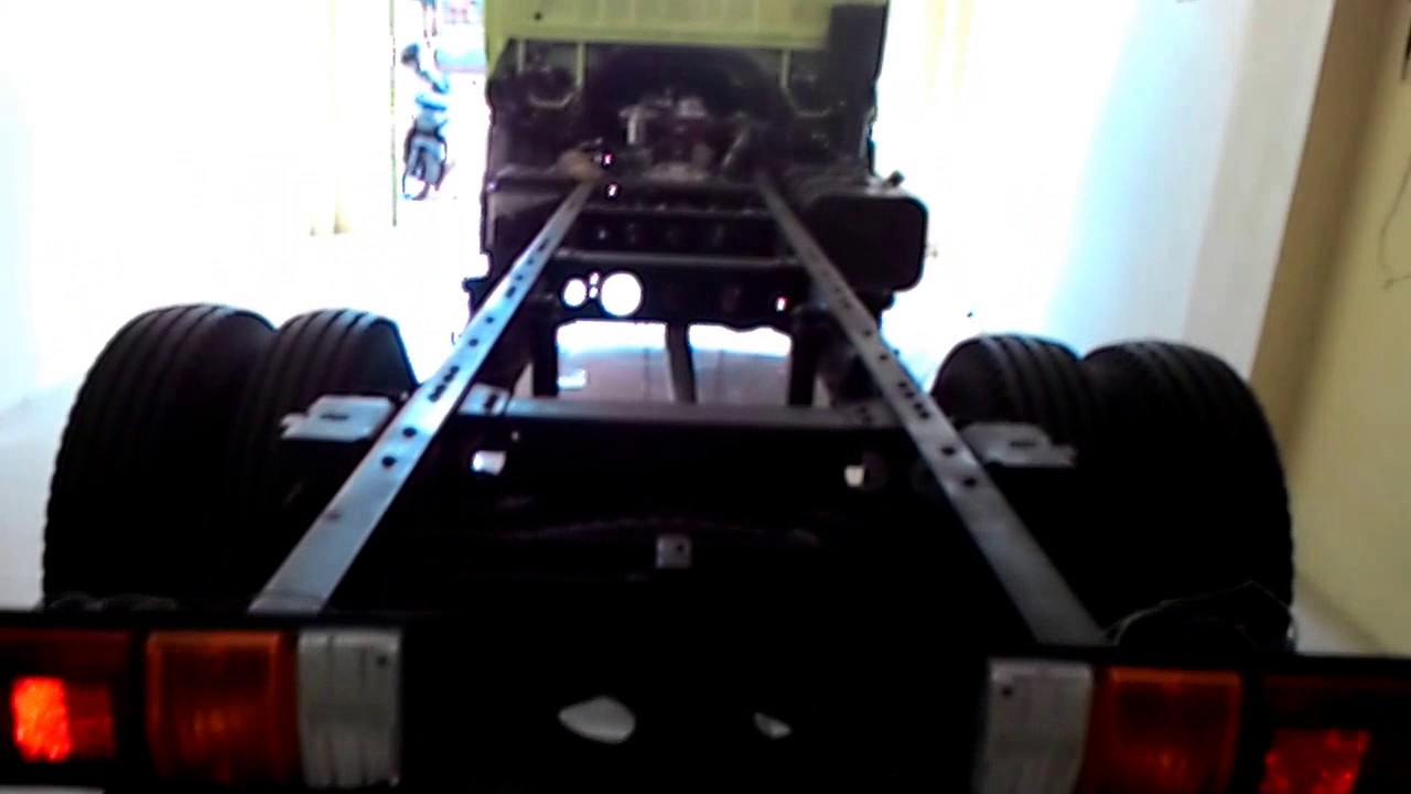 Tampilan luar body,sasis dan mesin Truck Hino Dutro 130 HD