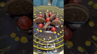 Chocolate glaze so smooth, you can almost taste it through the screen@Magicoven_thebakedbasket