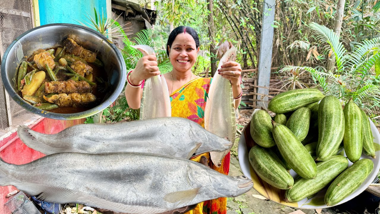 বিশাল সাইজের চিতল মাছ দিয়ে সবজি রান্না | বছরের প্রথম  পটল রান্না হলো | Village Style Cooking