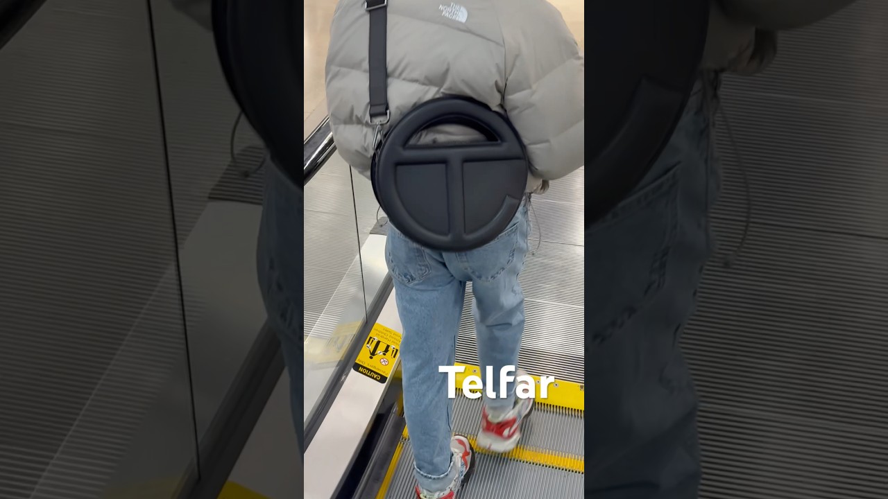 ROUND TELFAR CIRCLE BAG BLACK HANDBAG IN MOTION 