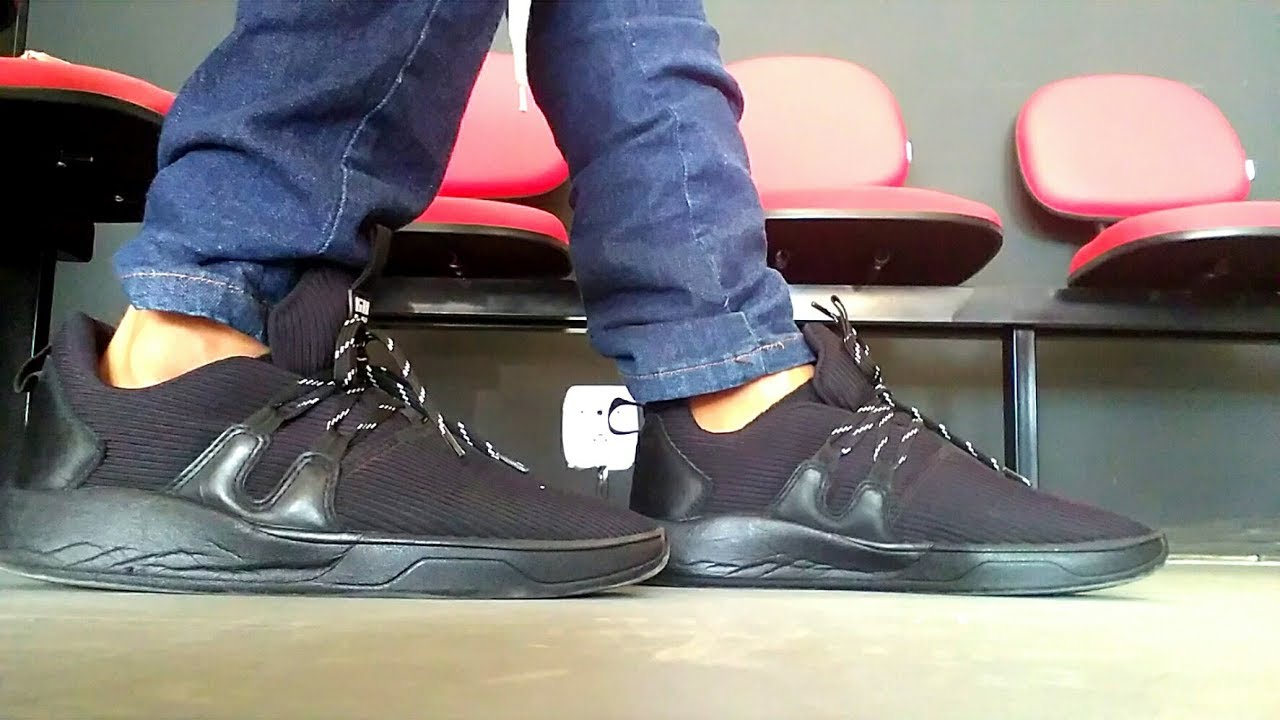 hocks galactica preto e branco