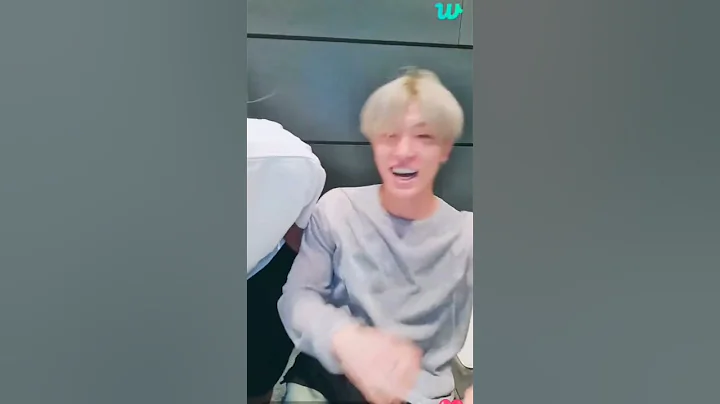 Dino Dagger Game 🗡 during Weverse Live #seventeen #dino #scoups #vernon #mingyu