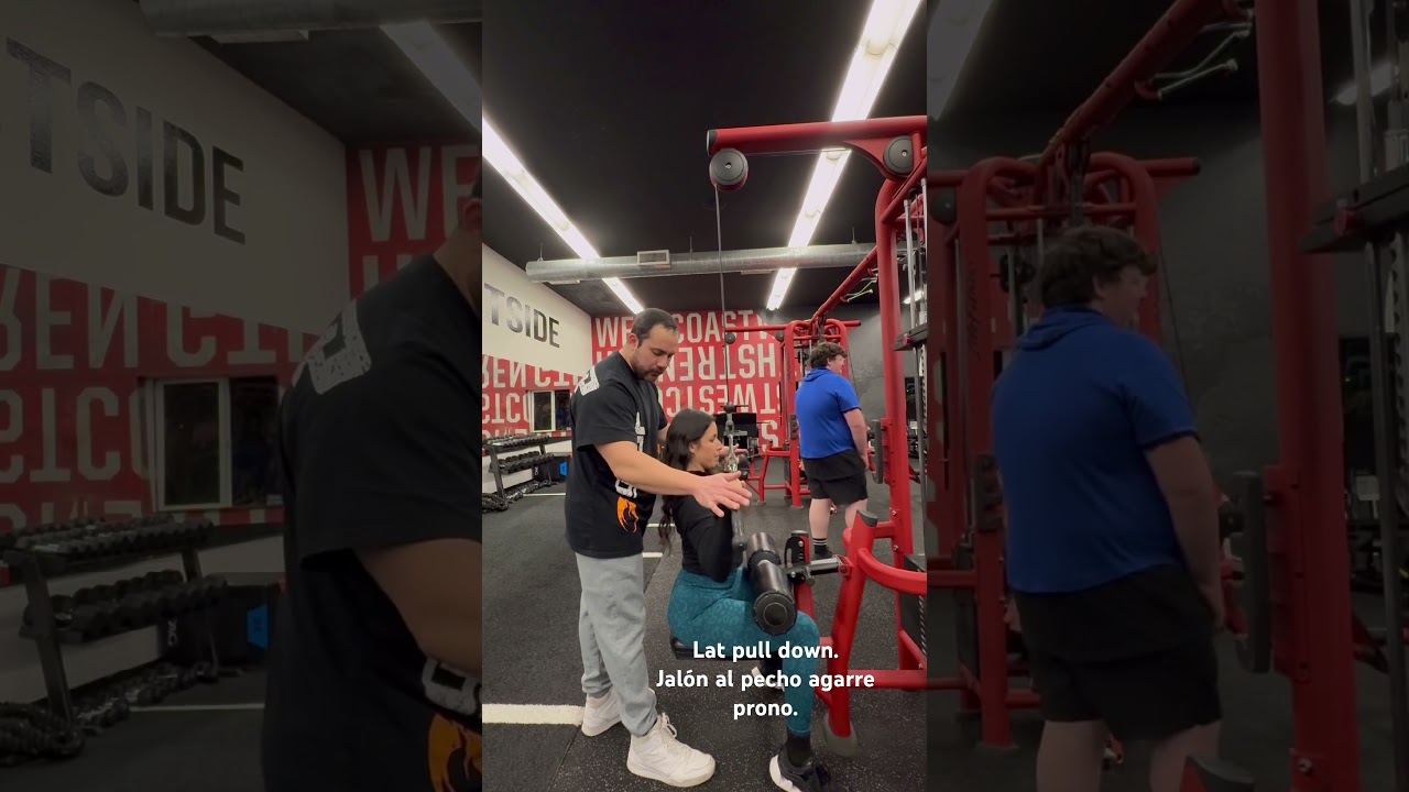 Lat pull down prone grip. Jalón al pecho agarre tipo prono.