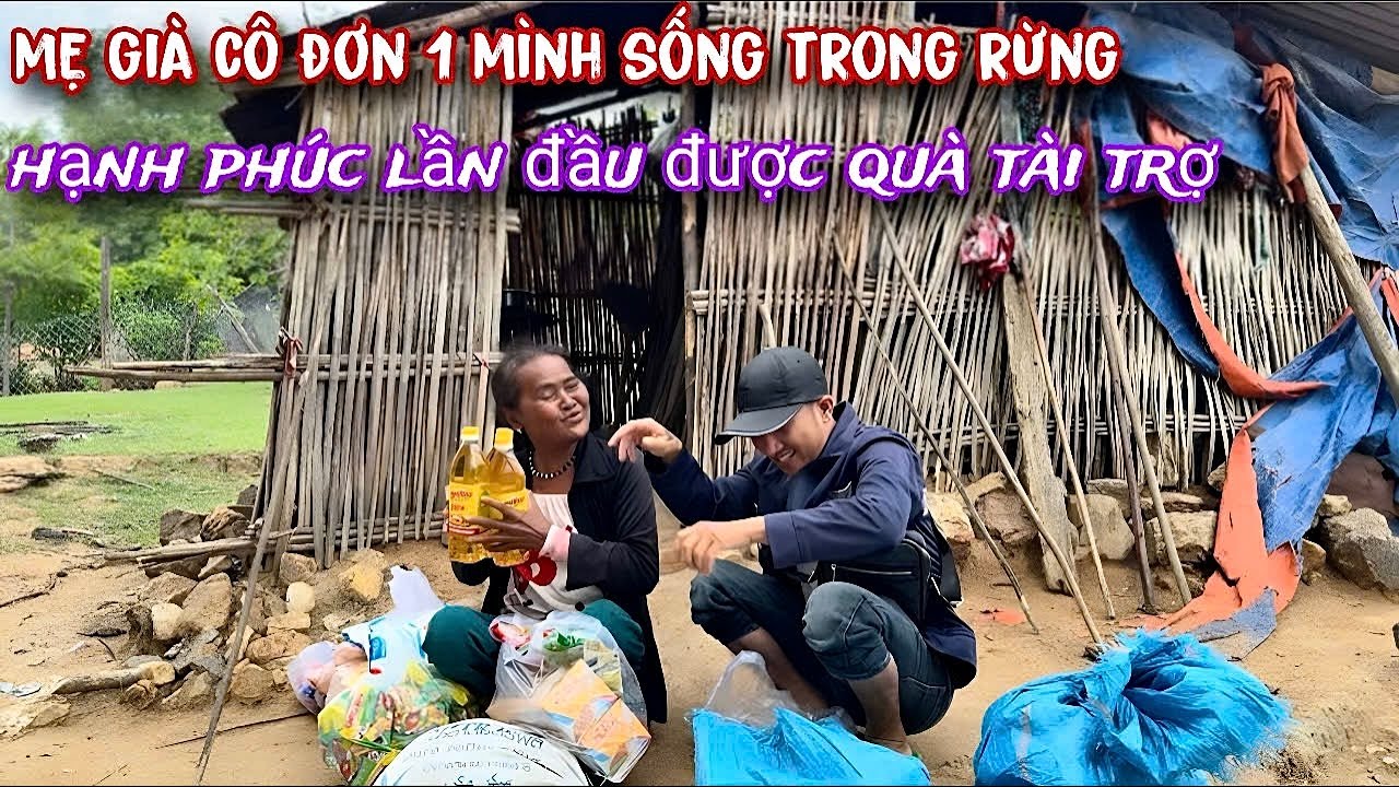 ОДИНОКАЯ СТАРАЯ МАТЬ, живущая в ЛЕСУ, счастлива и СЧАСТЛИВА, потому что впервые получила спонсорс...