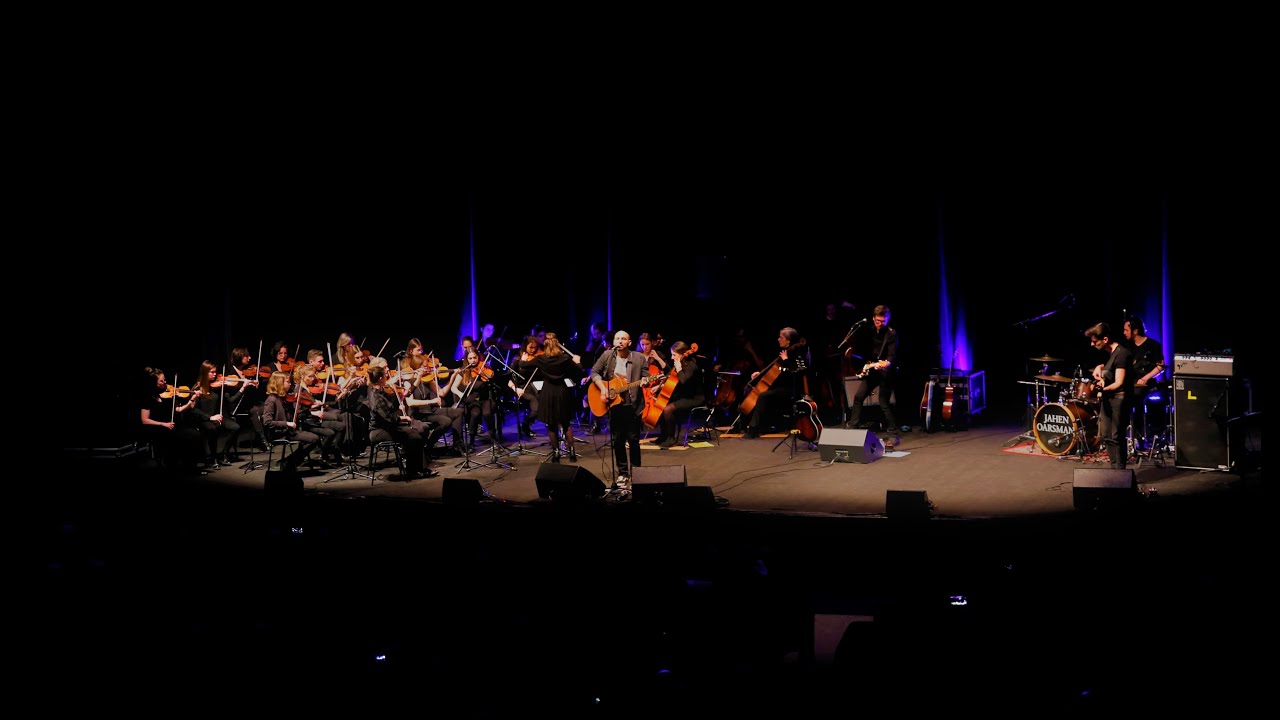 Côté COUR ~ Jahen Oarsman et les cordes de l'orchestre U