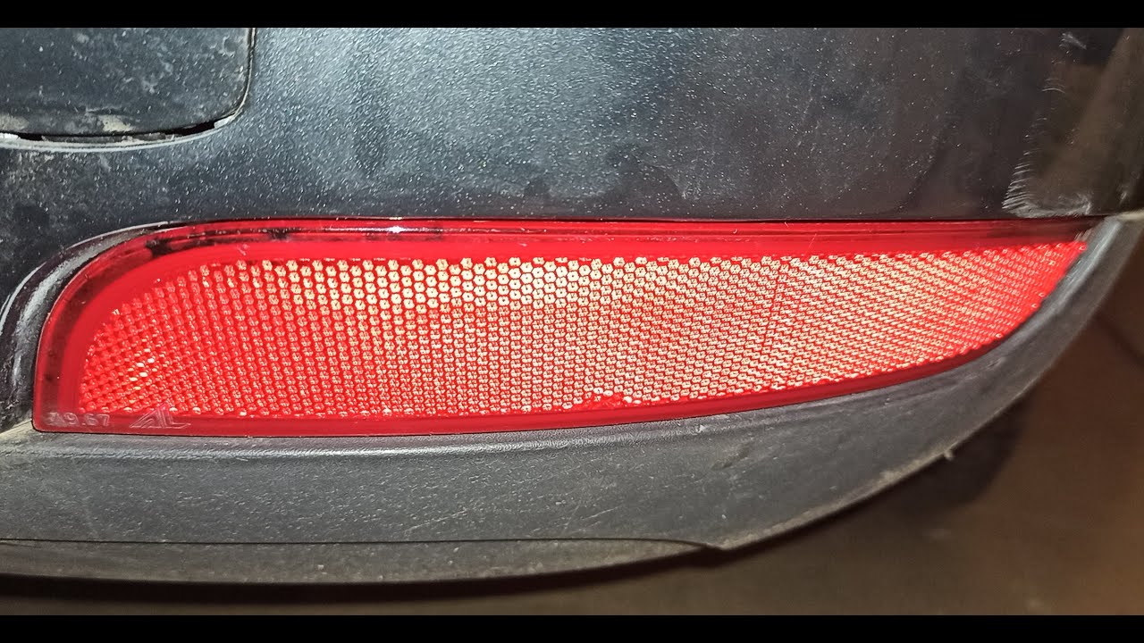 Volvo V50 S40 C30 Rear bumper reflector replacement