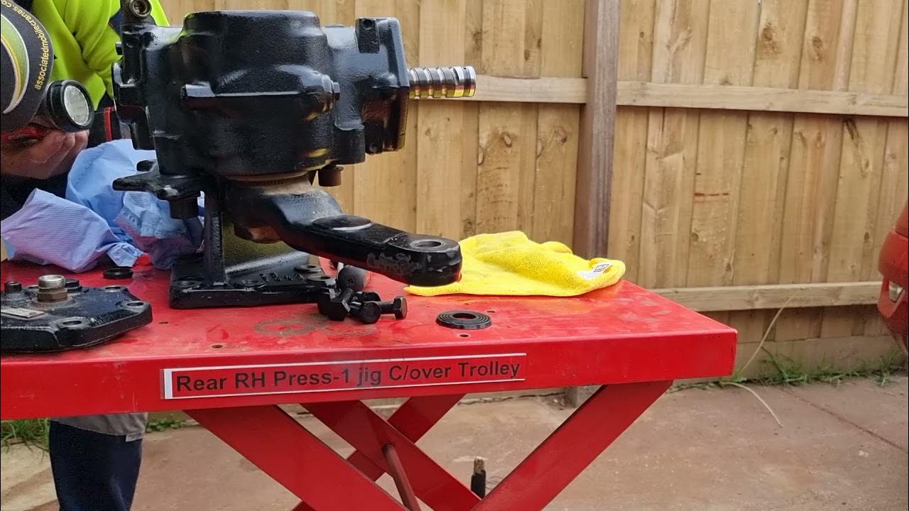 Change input shaft seal on Volvo FM 12 steering Box part 3 YouTube