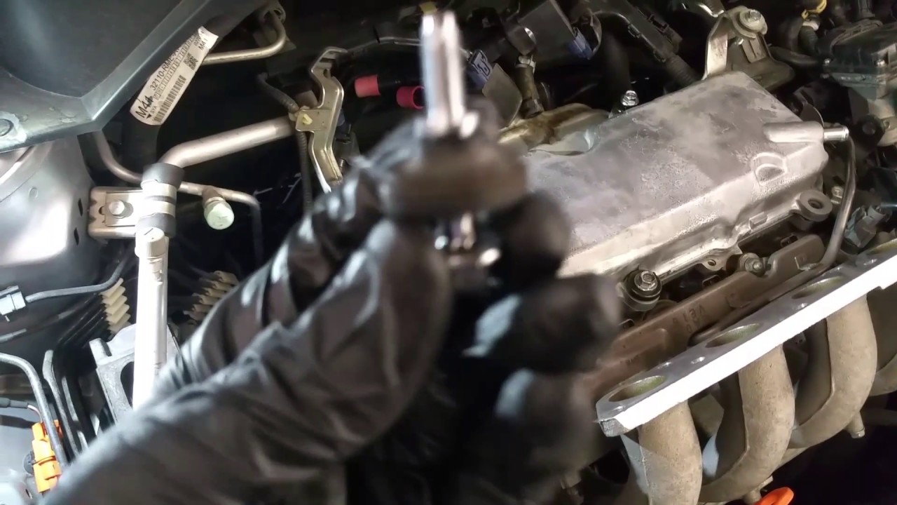 Quick replace Honda valve cover bolt seals/grommit/washer. YouTube