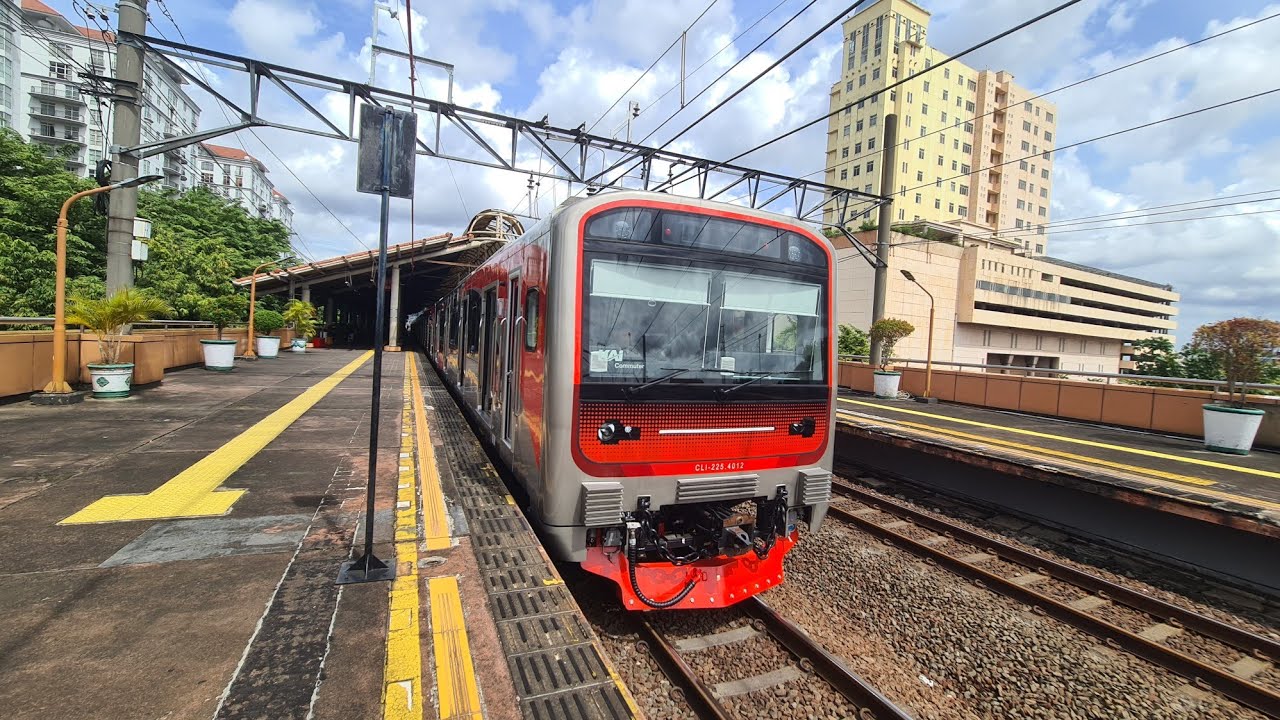 NAIK KRL INKA TERBARU iE 305 BUATAN MADIUN CANGGIH Klakson Ka Bandara,NONTON KERETA API KRL
