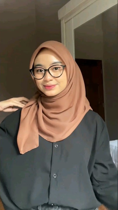 tutorial hijab segi empat pakai kacamata by: @khadziyah_ | #tutorialhijab #hijabsegiempat #casual