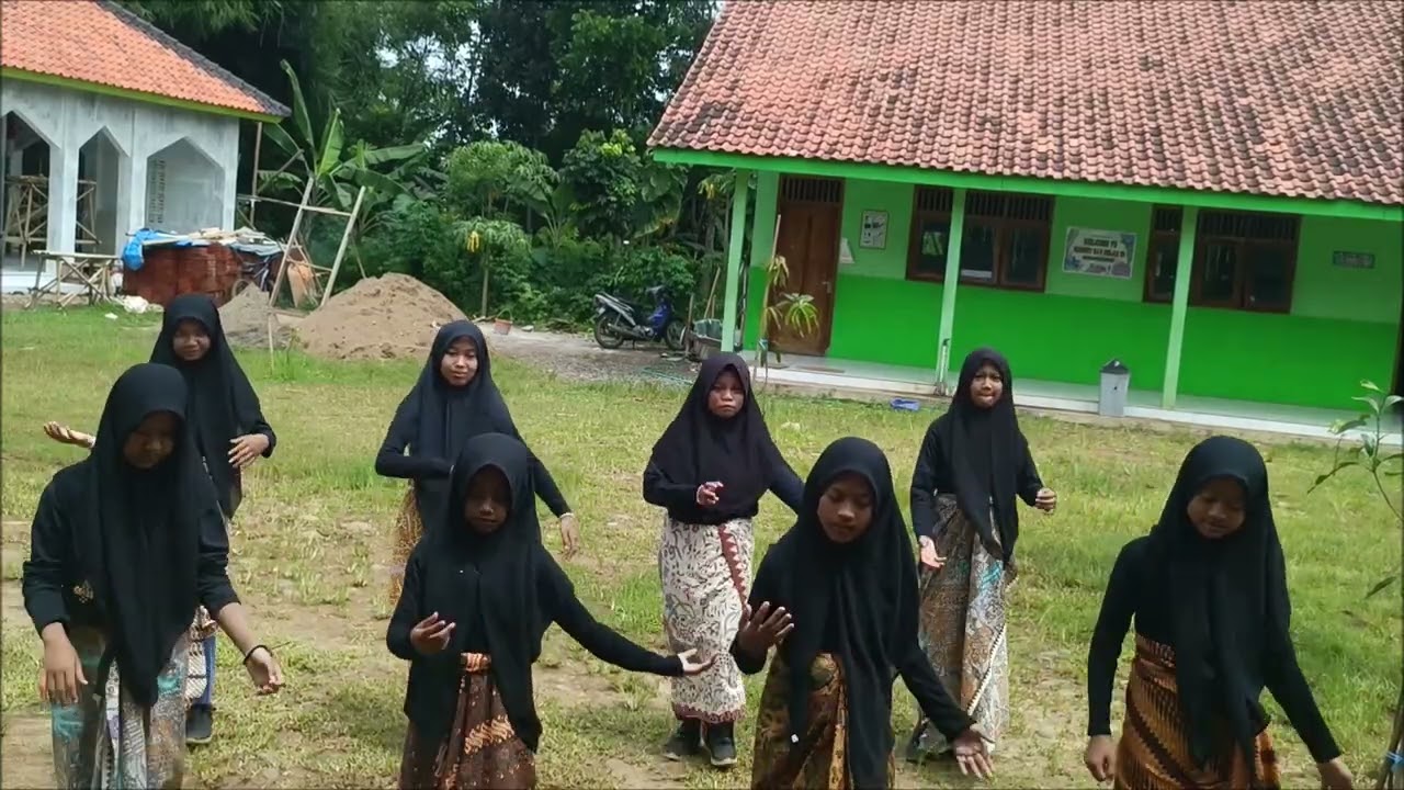 TARI MUJANG PRIYANGAN