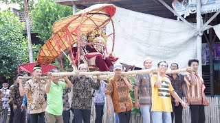 TRADISI ADAT KEMAMBANG MUARA KUANG.|| PENGANTIN DI ARAK PAKE JOLI  KELILING DUSUN.