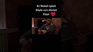 KC Rebell spielt mit Saz Ahmet Kaya Lied Resimi