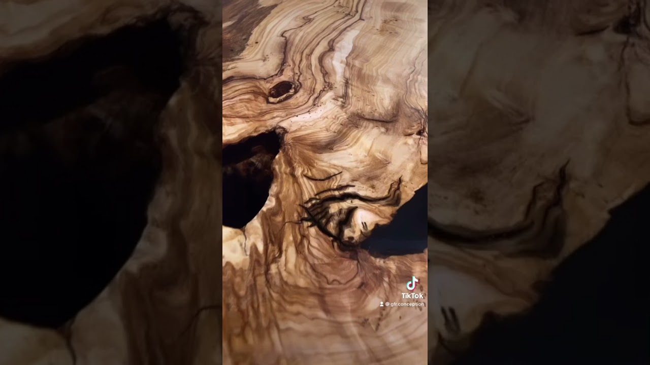 Finishing table olive wood & epoxy.