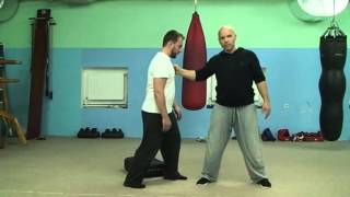 видео: Брюс Ли - Удар в один дюйм. Исполняет и поясняет мастер Тайцзи С.Завалий картинка: Брюс Ли - Удар в один дюйм. Исполняет и поясняет мастер Тайцзи С.Завалий