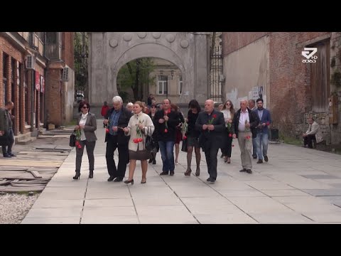 \"მემარცხენე ალიასნისა\" და \"რესპუბლიკური პარტიის\" წევრებმა მემორიალი გვირგვინებით შეამკეს /MTAVARI/