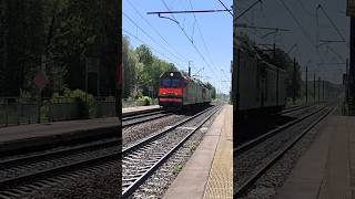 Куйбышевская сплотка! Электровоз 2ЭС6-886 с перегоняемым электровозом ВЛ10У-663 на платформе Вяткино