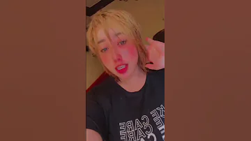 كل ما انادي يقولي بكرا 