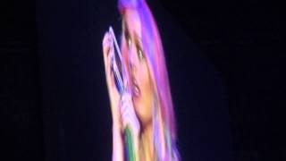 Katy Perry Calls Mum On Stage - Prismatic World Tour - Nottingham